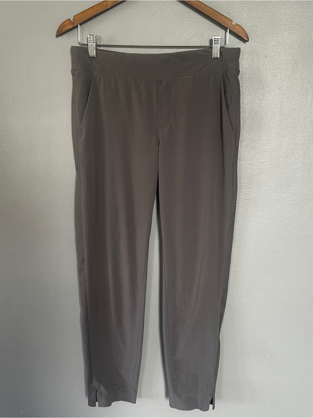 Athleta Women’s Size 6 Gray Pull On Travel Jogger Pants Ankle Performance